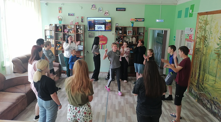 Воспитанники новозыбковского соцприюта стали участниками фольклорно-игровой программы