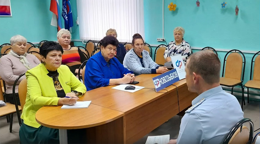 Новозыбковцев старшего поколения научили, как не попасться на удочку мошенников