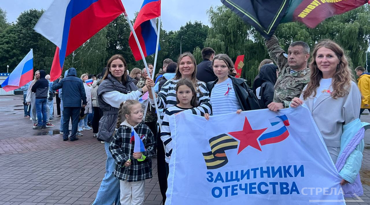 Праздничный автопробег в честь Дня Государственного флага РФ прошел в Брянске