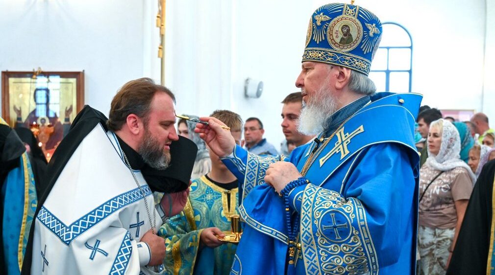 Брянских священников наградили за служение в военных условиях