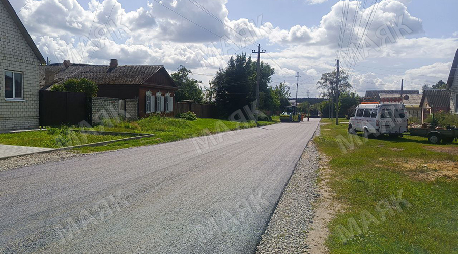 В Новозыбкове по ул. 307-й Дивизии укладывают асфальт