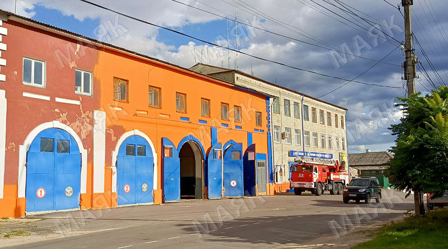 В Новозыбкове новыми красками заиграло здание пожарной охраны