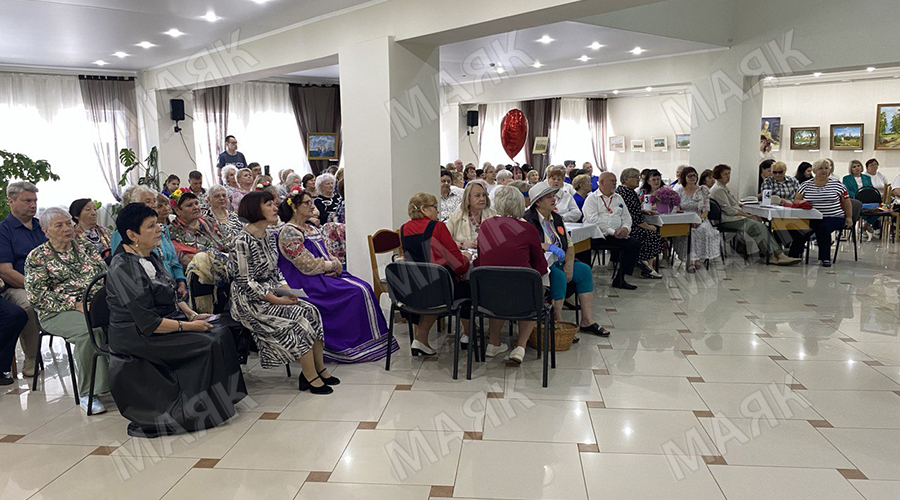 Новозыбковский Комплексный центр социального обслуживания населения отметил юбилей