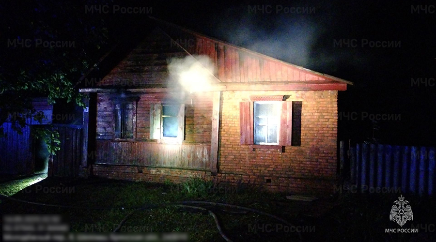 В новозыбковском селе тушили частный жилой дом