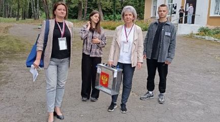 Члены УИК Новозыбковского городского округа идут к избирателям на дом