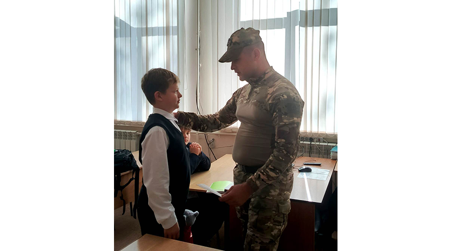 Новозыбковский гимназист смог лично встретиться с бойцом, которому писал письмо