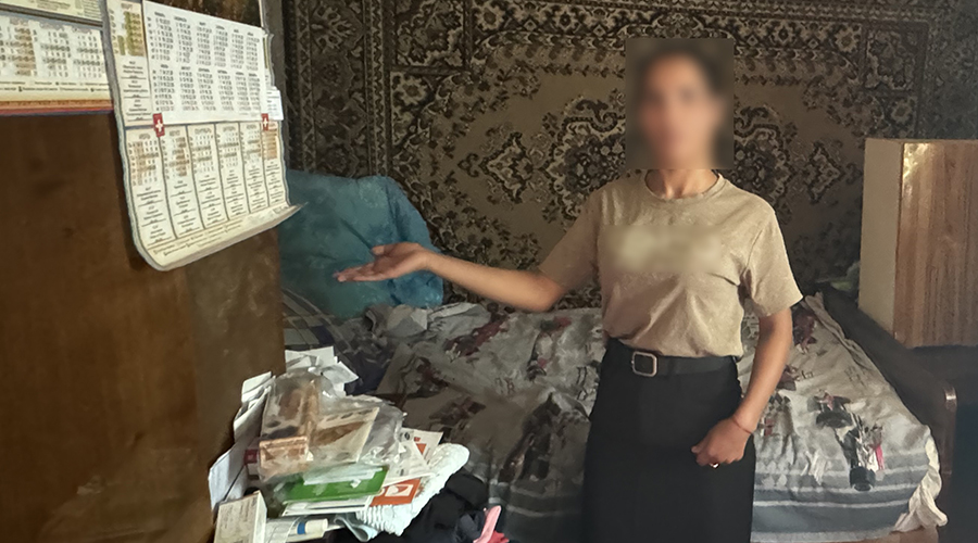 18-летняя новозыбчанка украла у клинцовского пенсионера 170 тысяч рублей