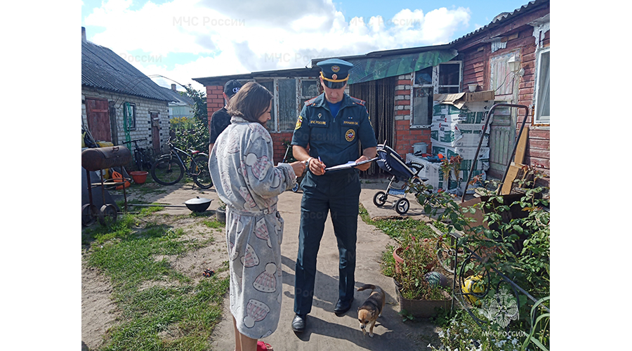 Инспекторы ГПН напомнили жителям Новозыбкова о правилах пожарной безопасности