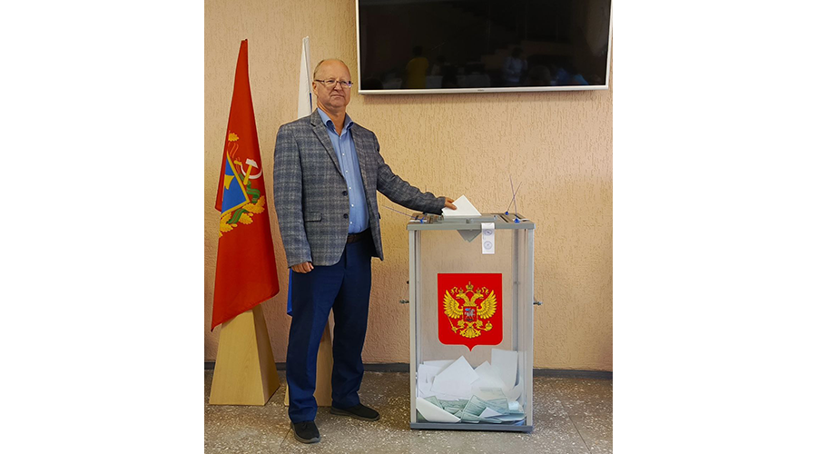 Глава Новозыбковской городской администрации проголосовал на выборах