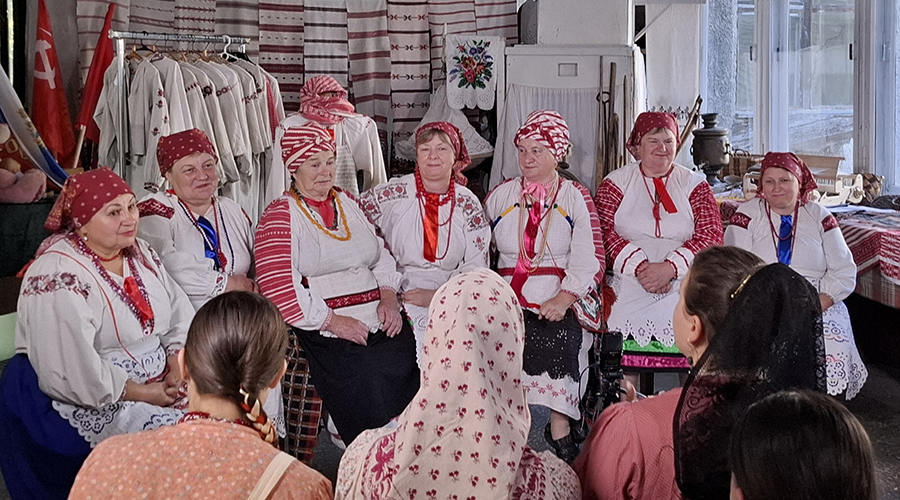Новозыбковское село посетил Брянский казачий хор
