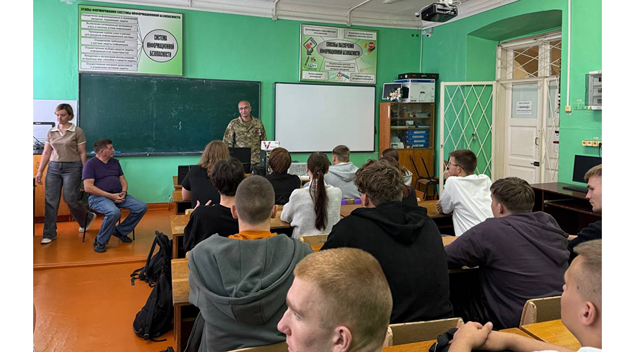 В Новозыбковском педколледже прошла серия встреч с участниками специальной военной операции