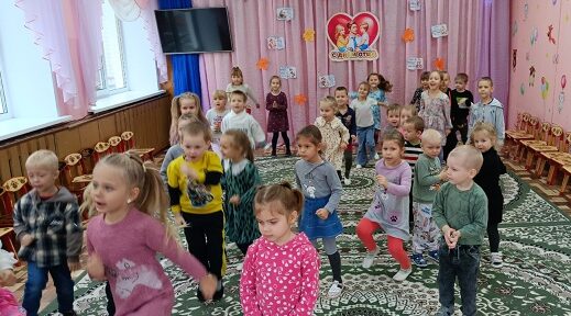Дошколята Новозыбкова провели спортивный праздник пап