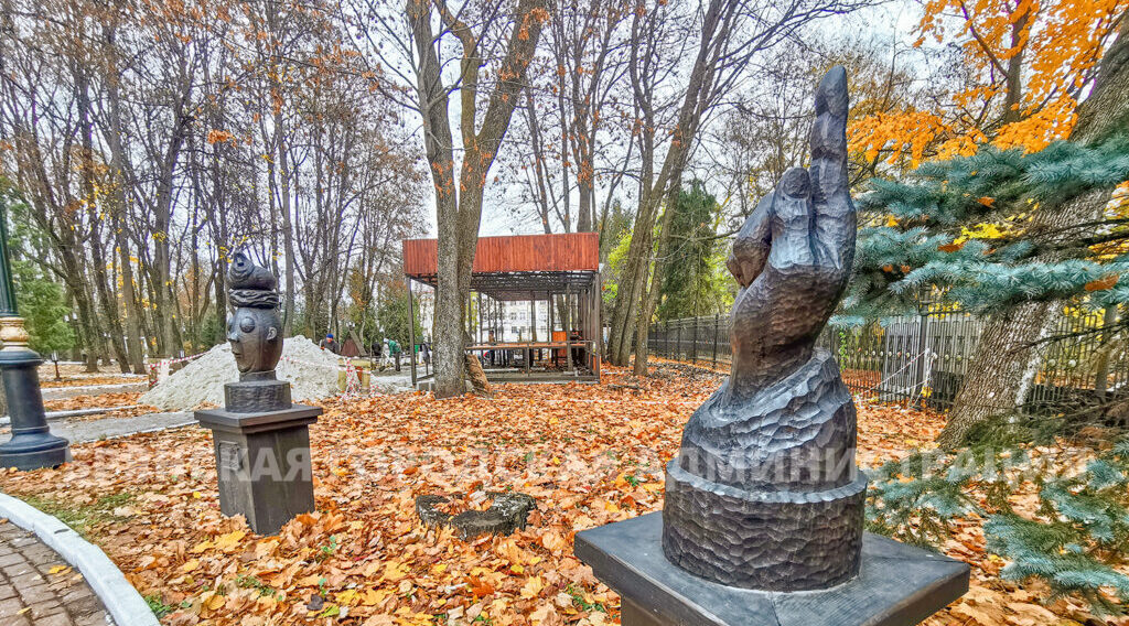 Пара медвежат украсит вход в культурно-досуговый центр парка Толстого в Брянске