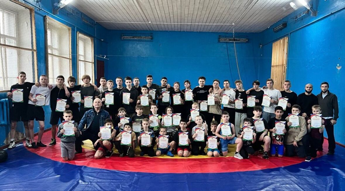 В Новозыбкове провели турнир по спортивной борьбе