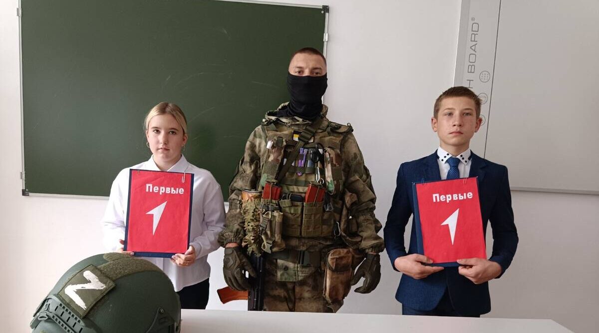 Школьники брянского Стародуба встретились с участником СВО