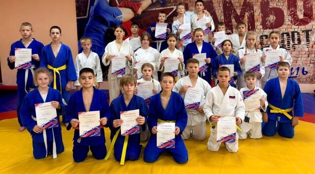 Более 20 медалей привезли новозыбковские дзюдоисты из Клинцов