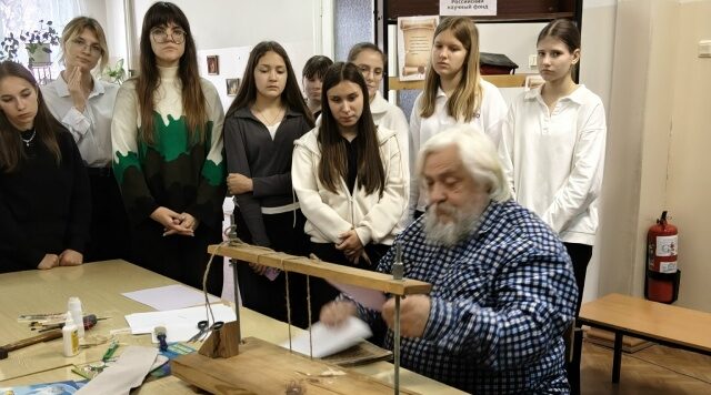 Магию переплета старинных книг продемонстрировали студентам Новозыбкова