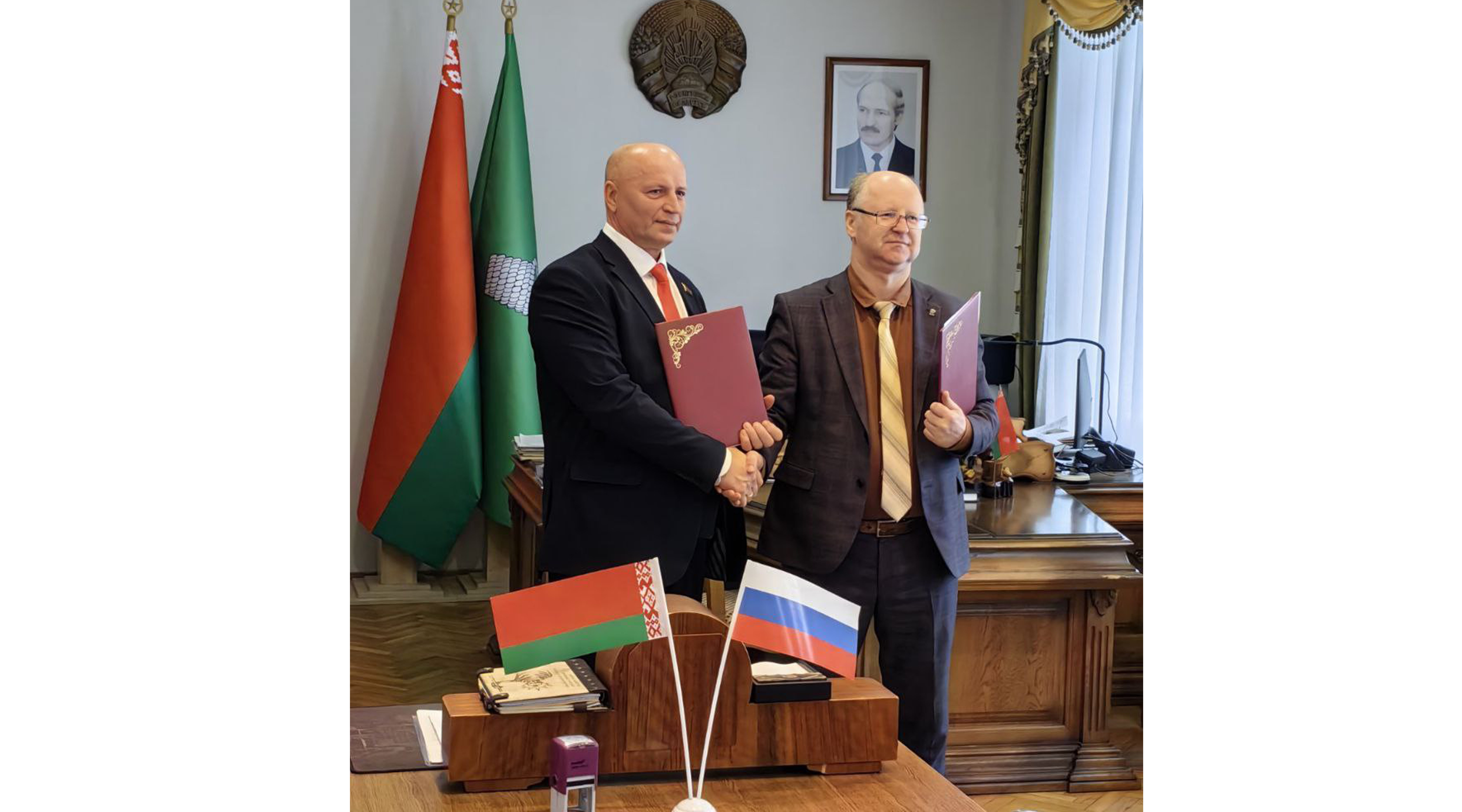 Новозыбков и белорусский Добруш подписали соглашение о сотрудничестве