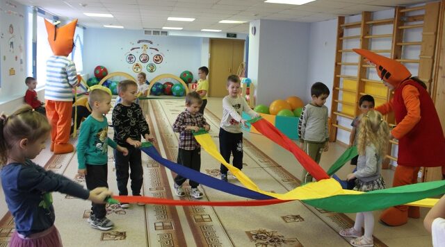 В гости к новозыбковским дошколятам пришли сказочные герои