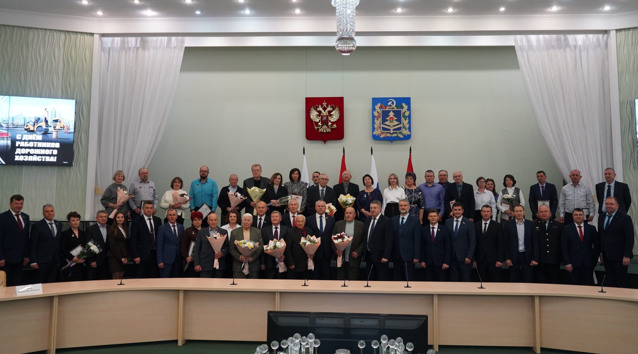 Губернатор Брянщины поздравил работников дорожного хозяйства