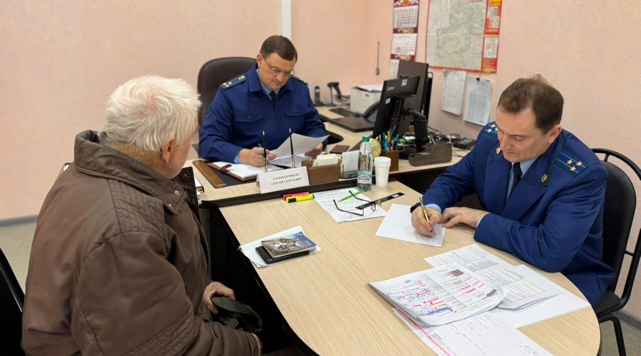 В Новозыбкове работала Мобильная приемная прокурора области