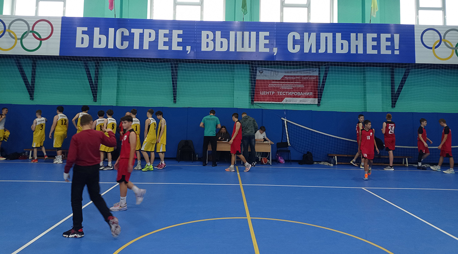 Новозыбковские баскетболисты продолжают победное шествие в областном турнире