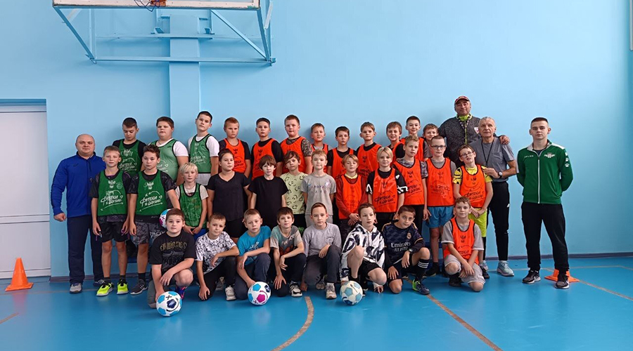 В Новозыбкове продолжается проект «Футбол в школе»