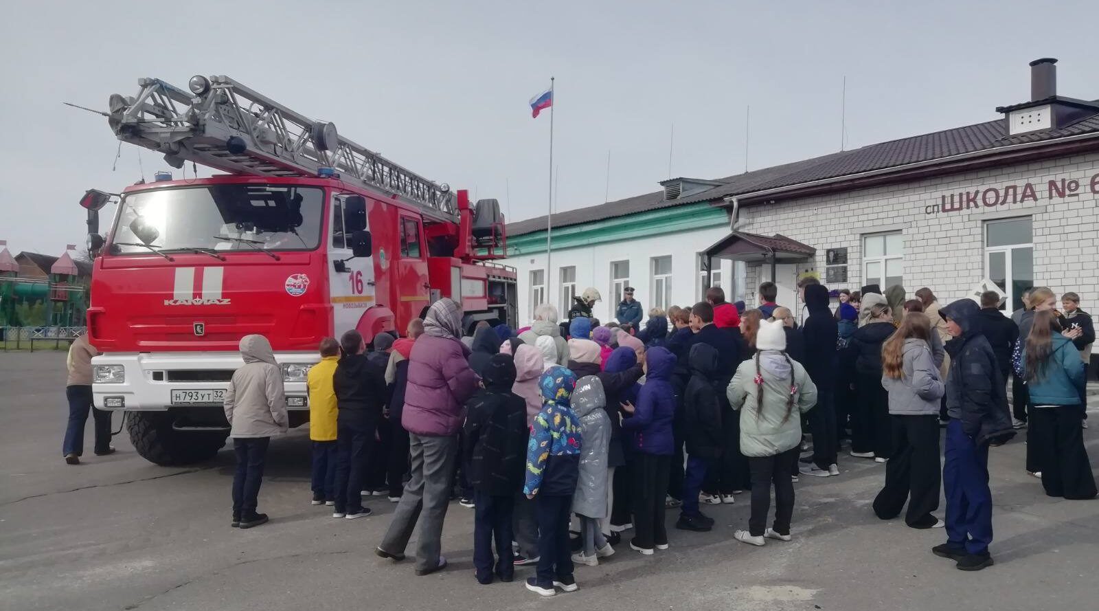 В школе Новозыбкова провели эвакуацию