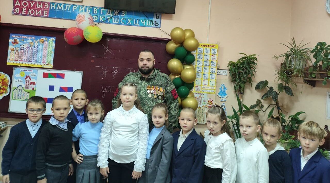 Новозыбковские школьники встретились с участником СВО