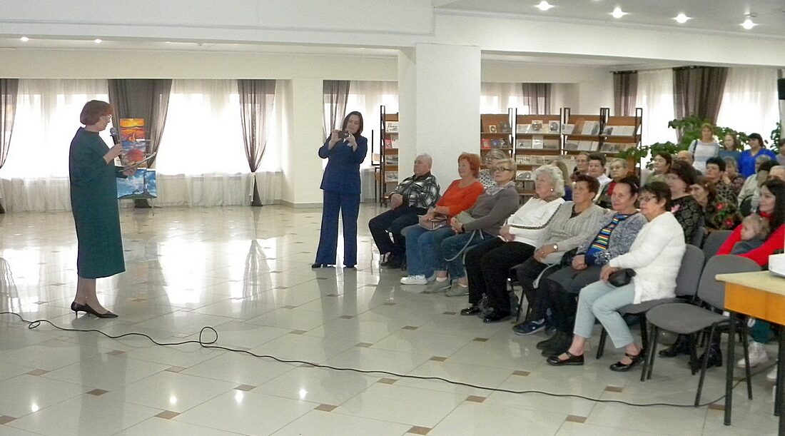 «Новозыбковская палитра» заработала в библиотеке