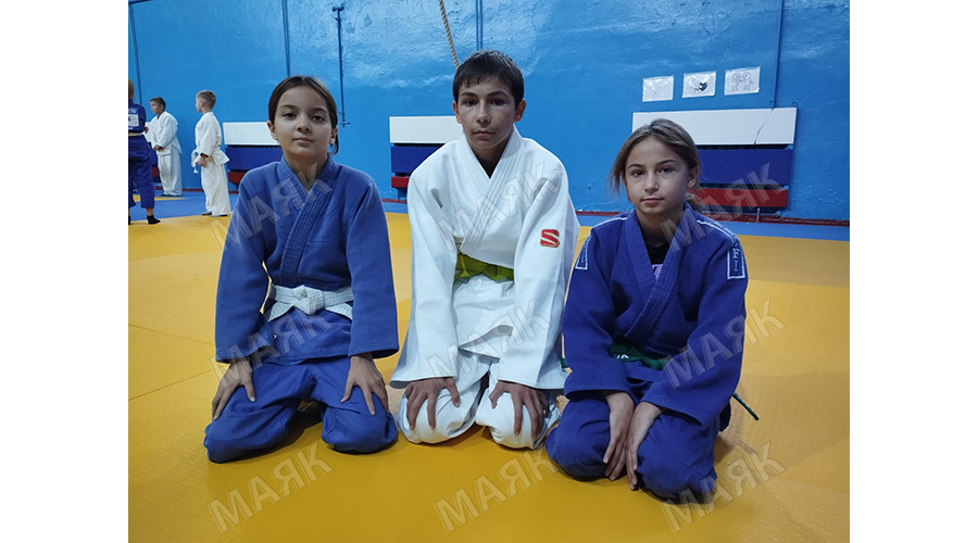 Новозыбковский семейный подряд выступает на татами