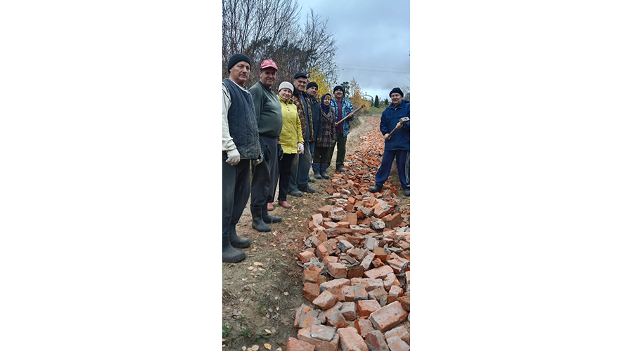 Жители села Новозыбковского городского округа вышли на субботник