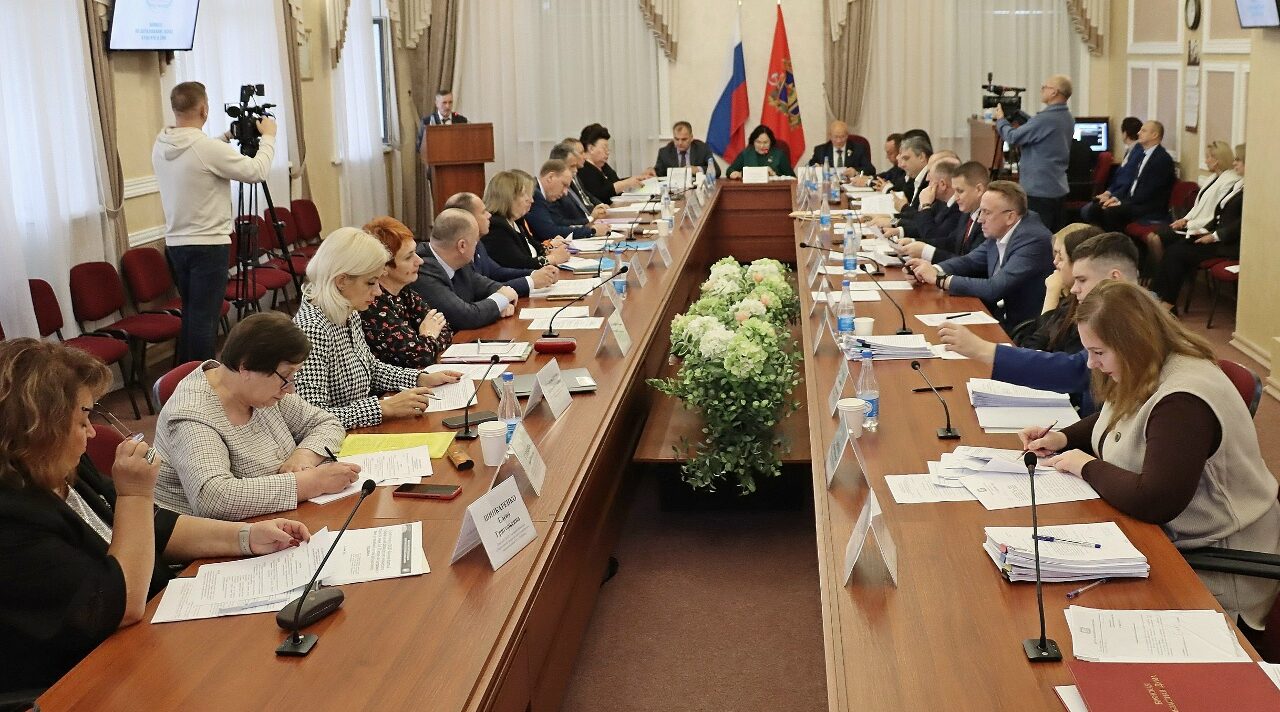 Депутатов Брянской облдумы ознакомили с проектами госпрограмм