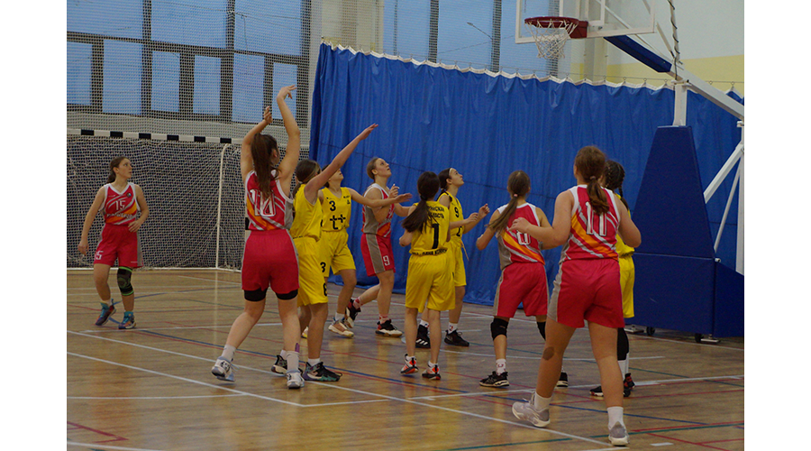 Новозыбковские баскетболистки радуют победами