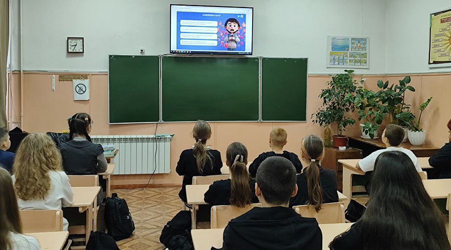 Важную тему кибербуллинга подняли в новозыбковских школах