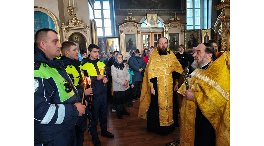Новозыбковские госавтоинспекторы зажгли свечи в память о погибших в ДТП