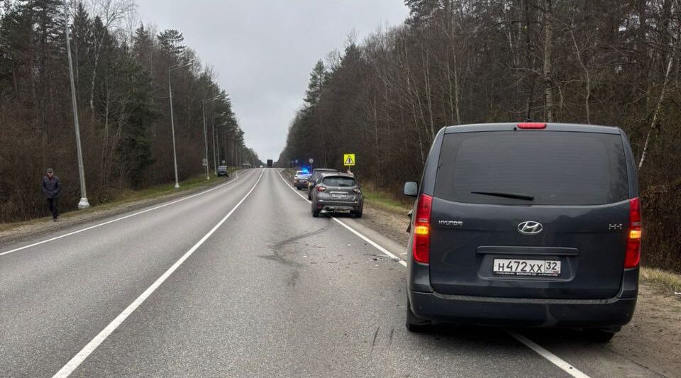 Под Новозыбковом столкнулись три автомобиля