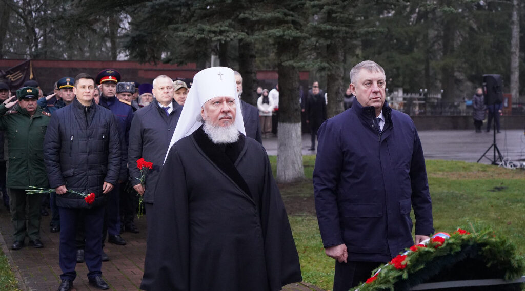 Губернатор Брянской области почтил память Неизвестного Солдата