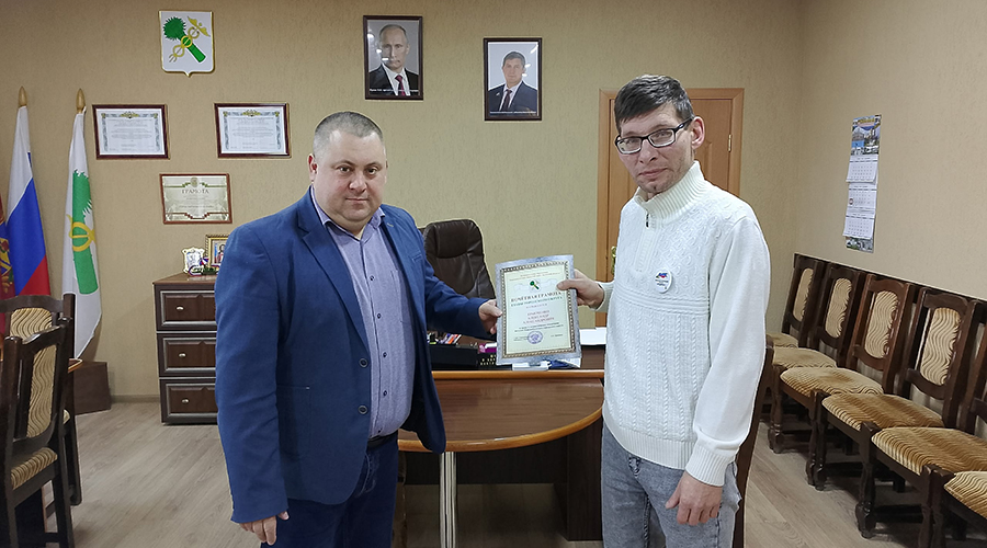 Новозыбковца наградили за вклад в патриотическое воспитание молодежи округа