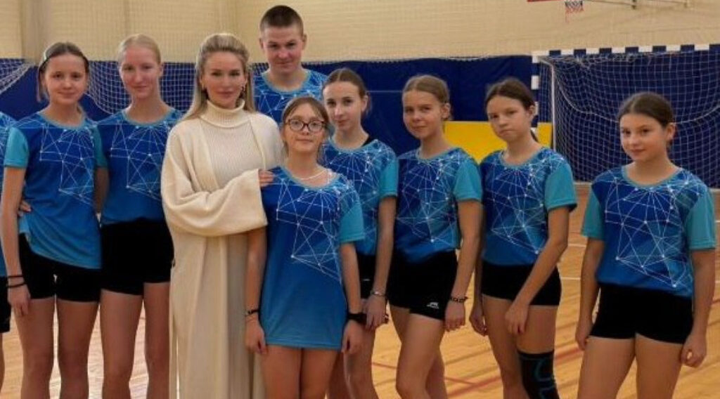 Юные спортсмены из брянской Дубровки получили подарки от ВФЛА