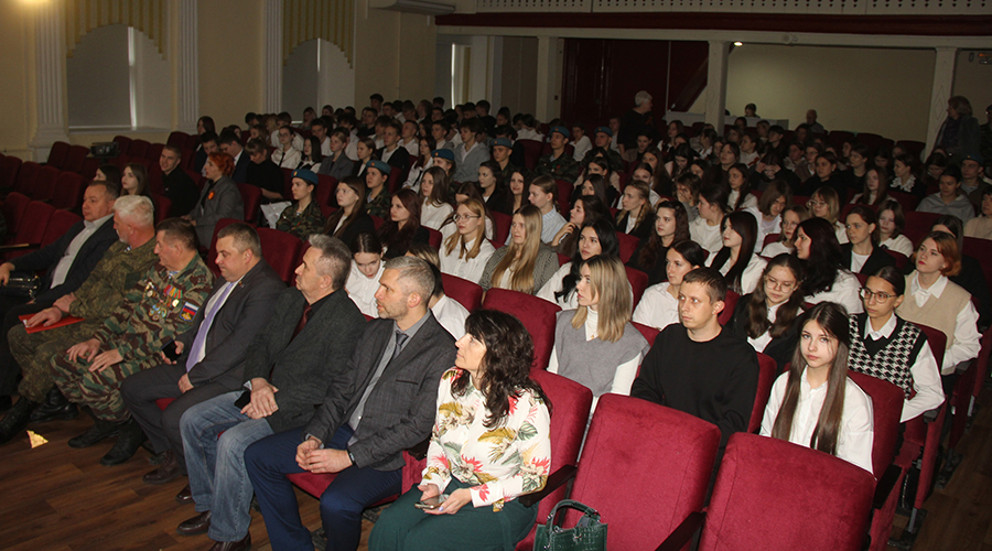 В Новозыбкове прошла VI региональная конференция «Золотые звезды героев»