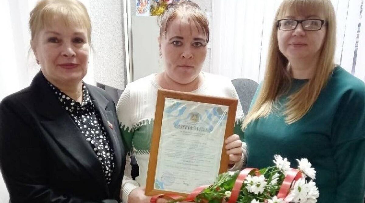 Брянской многодетной семье вручили сертификат на областной маткапитал