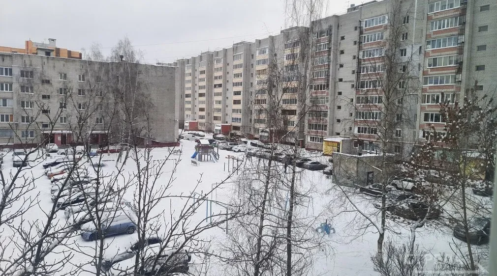 В Брянске в преддверии Нового года продолжается уборка дорог