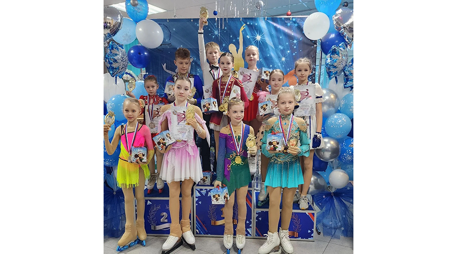 Фестиваль по фигурному катанию принес юным новозыбковским фигуристам россыпь наград