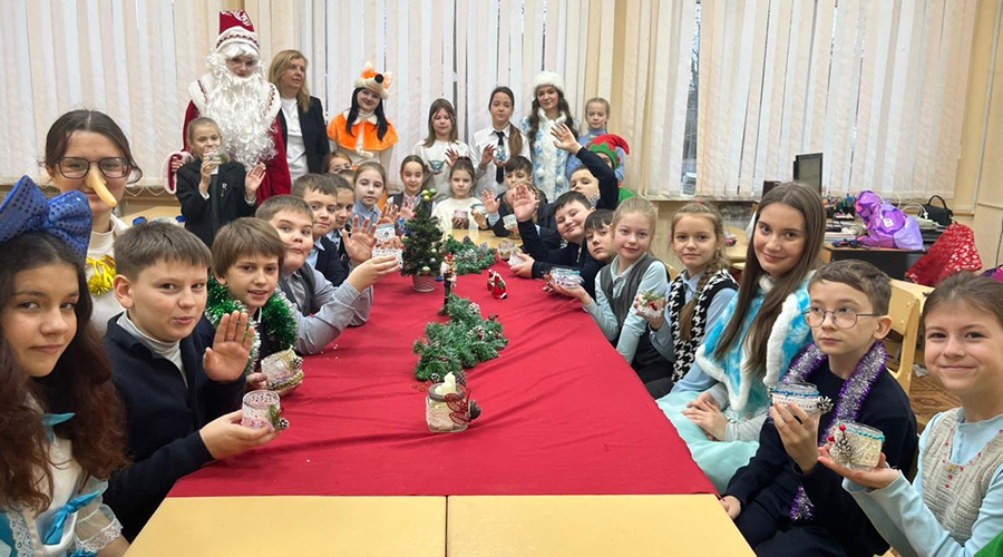 Студенты новозыбковского педколледжа открыли праздничную мастерскую