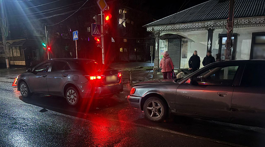 В Новозыбкове водитель не учел в дистанцию и стал виновником ДТП