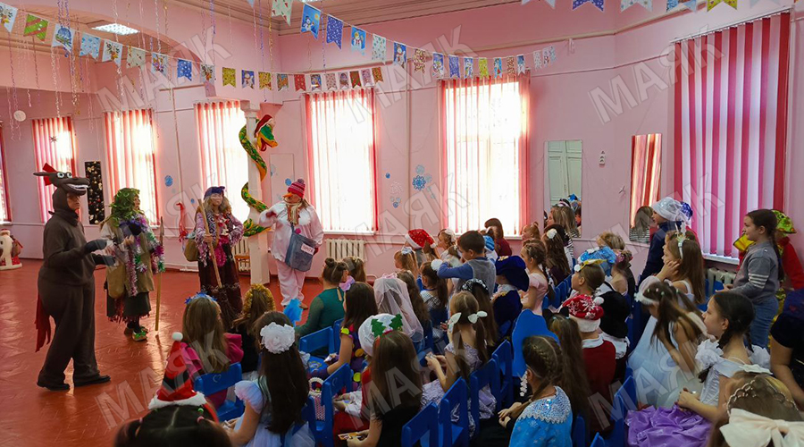 В новозыбковском Доме детского творчества начался хоровод детских утренников