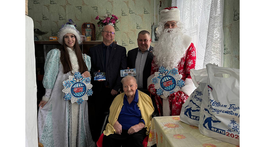 Руководители Новозыбковского городского округа поздравили ветеранов с новогодними праздниками