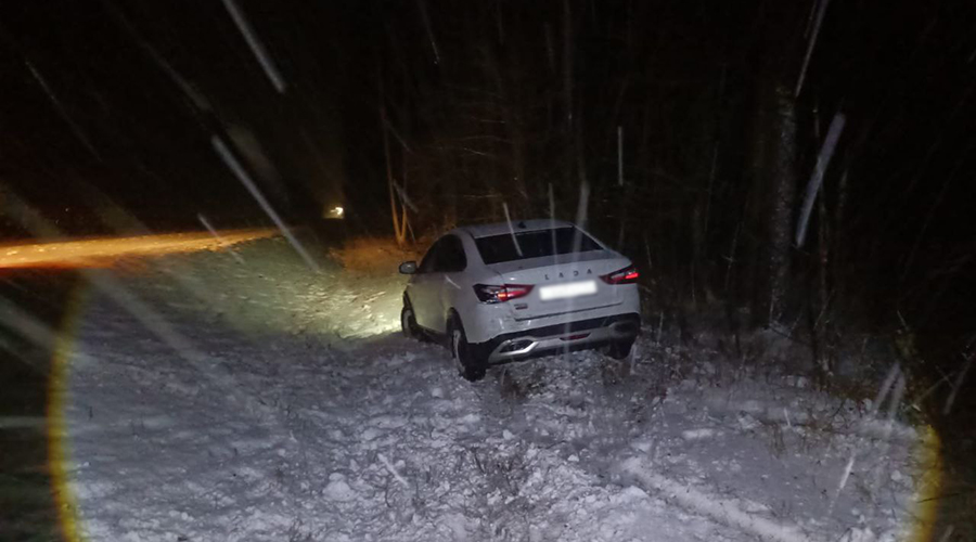 Под Новозыбковом «Лада» съехала в кювет