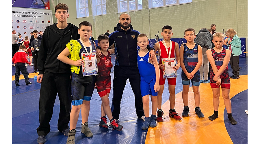 Новозыбковцы — бронзовые призеры турнира по спортивной борьбе